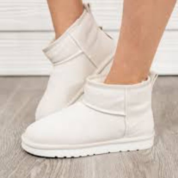 NEW LAMO Winter White Suede Kora Short Ankle Boots for women in white 1025 3m2 - Picture 2 of 10
